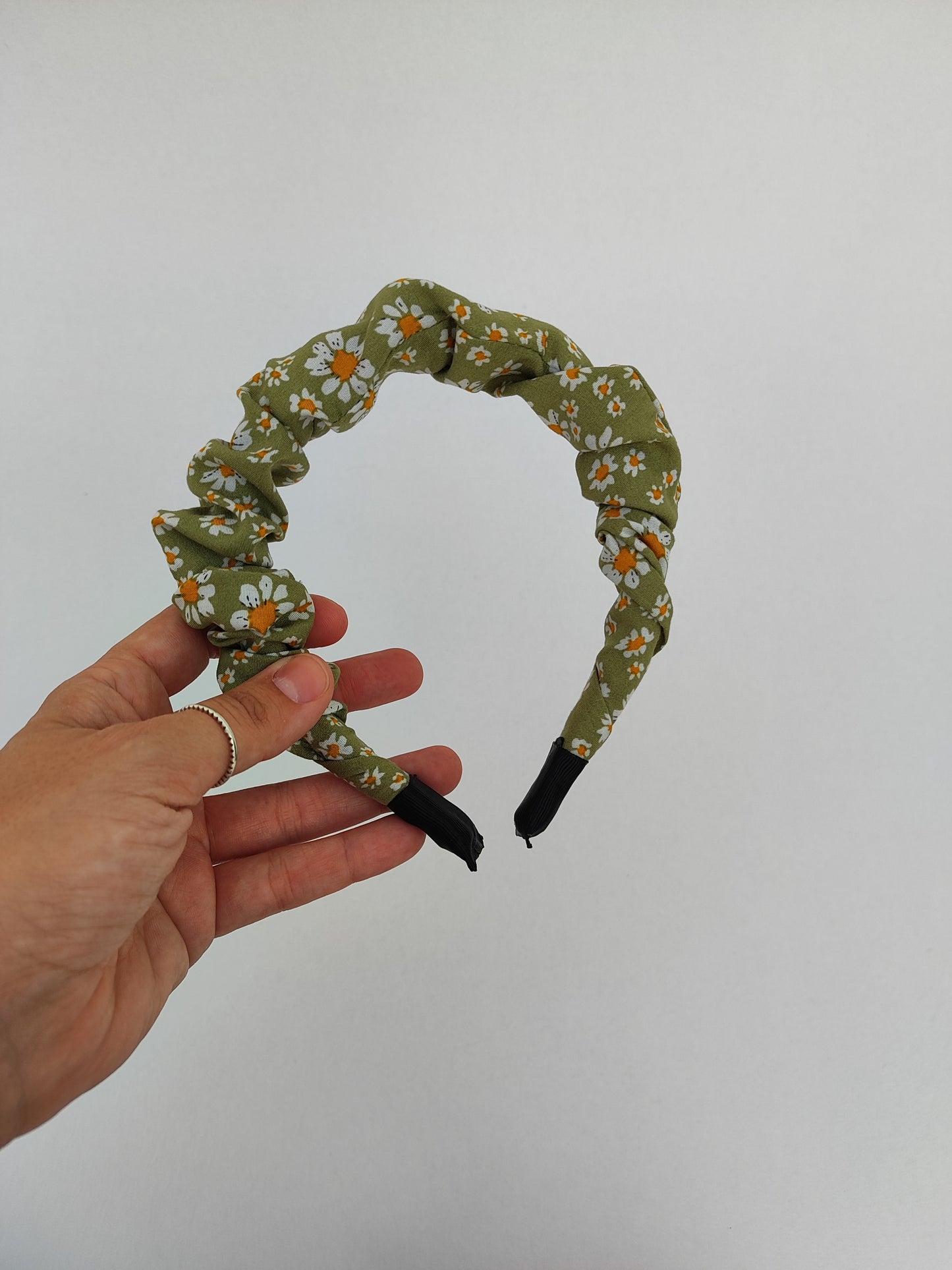 Χειροποίητη στέκα μαλλιών ''μαργαρίτες''