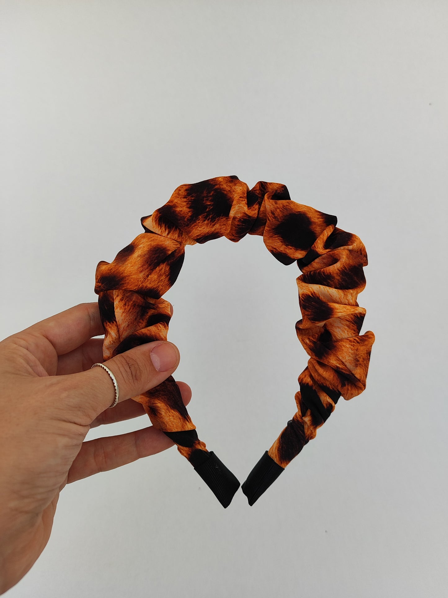 Χειροποίητη στέκα μαλλιών ''λεοπάρ''