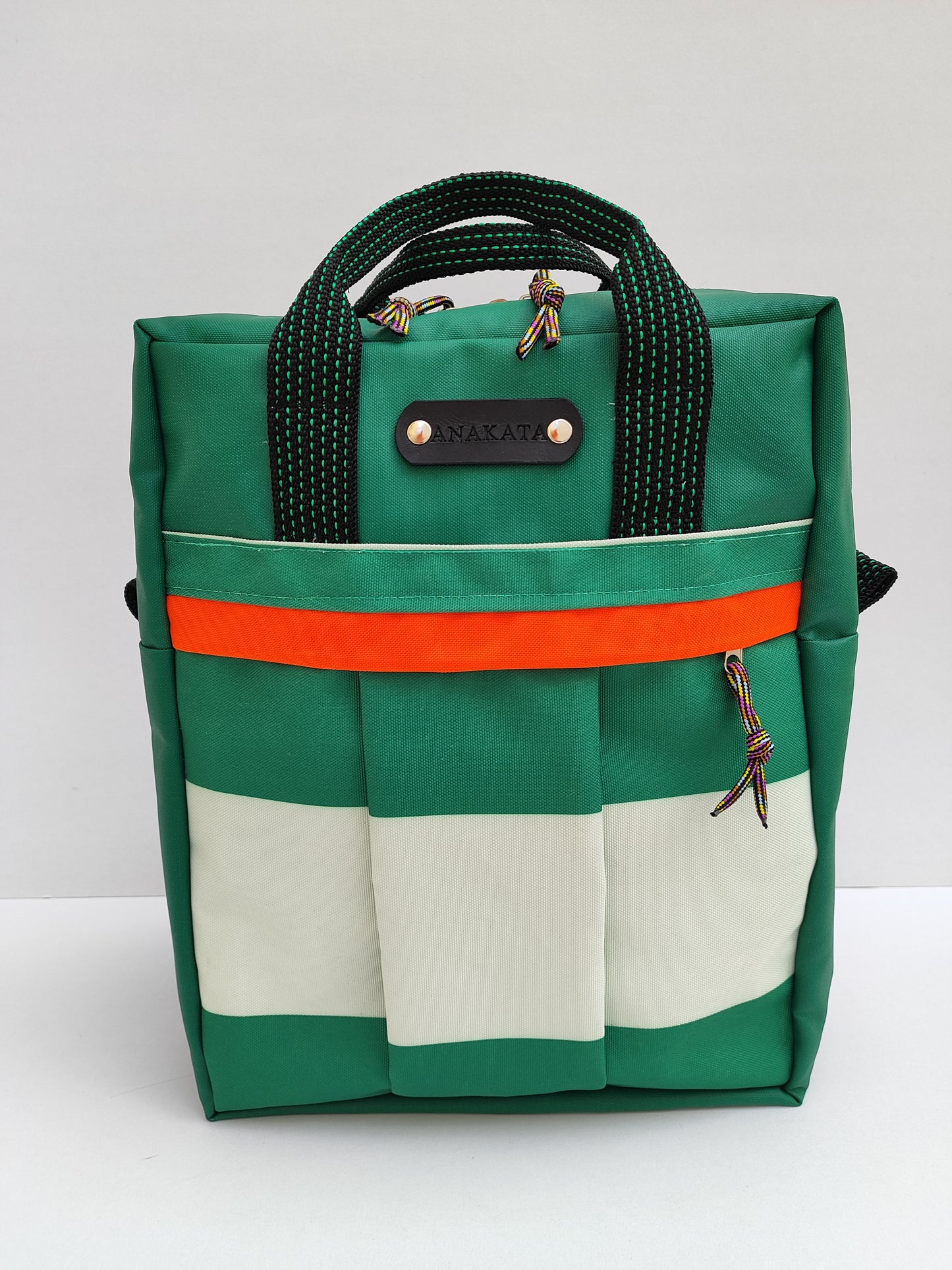 XL σακιδιο ''πράσινο με έντονες λεπτομέρειες και μαύρους ιμάντες''