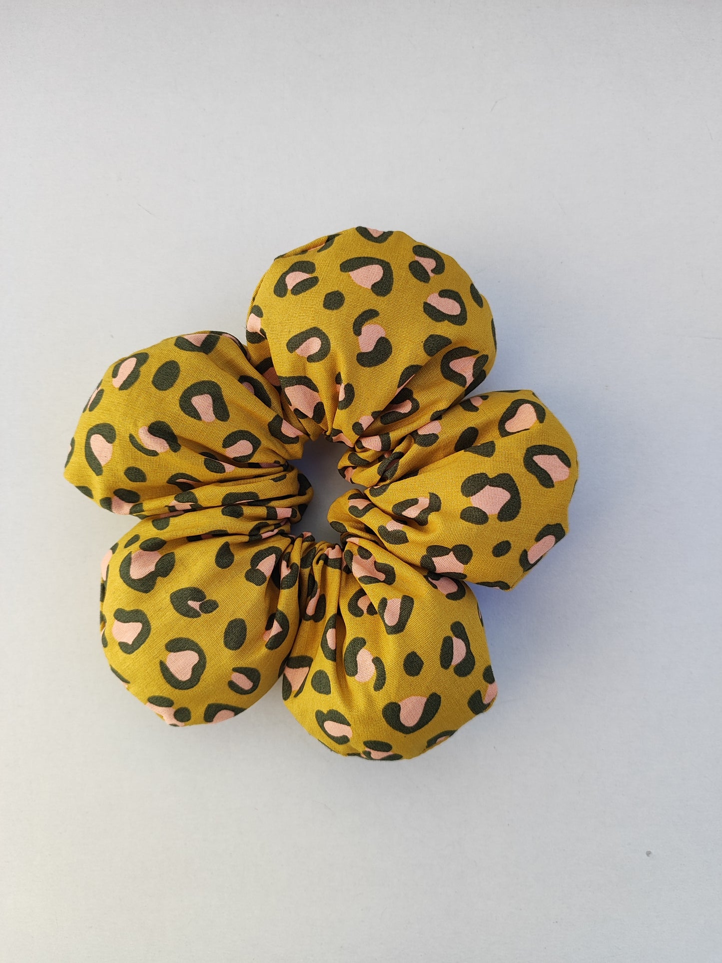 Λουλουδένια scrunchies ''κίτρινο λεοπάρ''