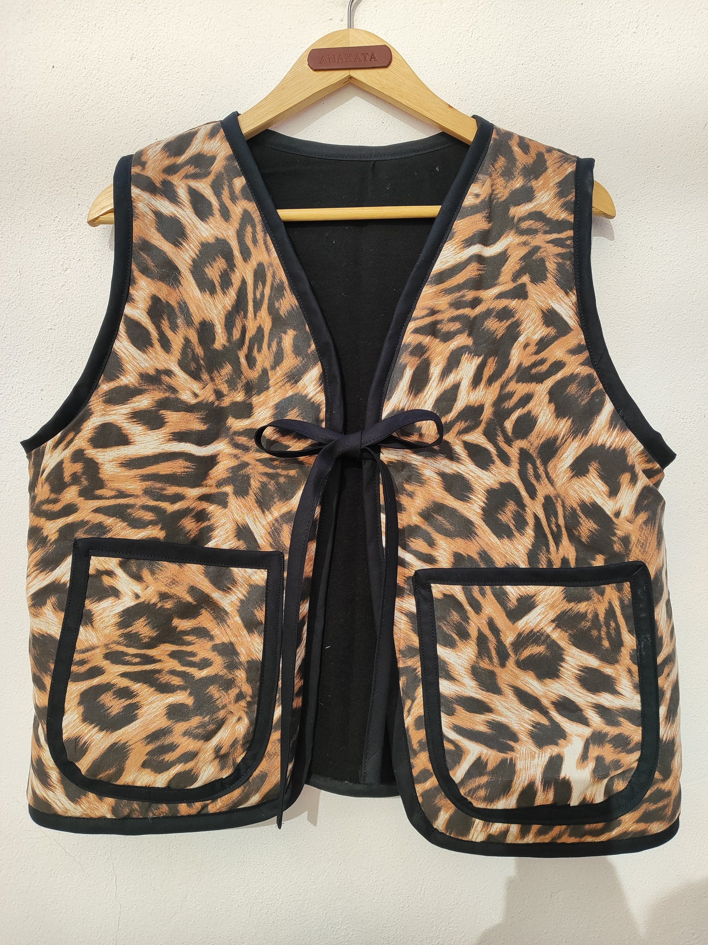 Χειροποίητο γιλέκο λεοπάρ με φιόγκο