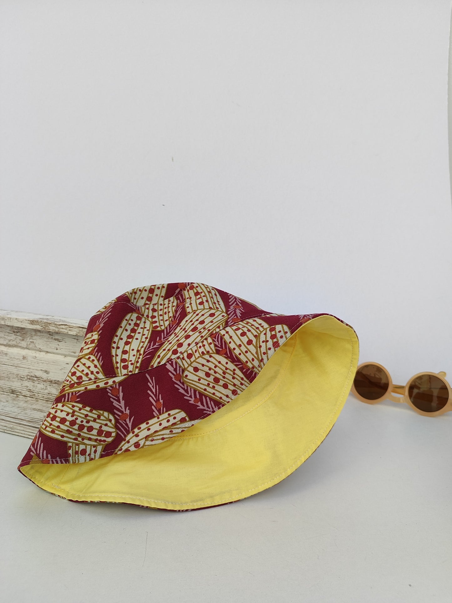 Χειροποίητο καπέλο διπλής όψης ''μπορντό με φύλλα - κίτρινο''