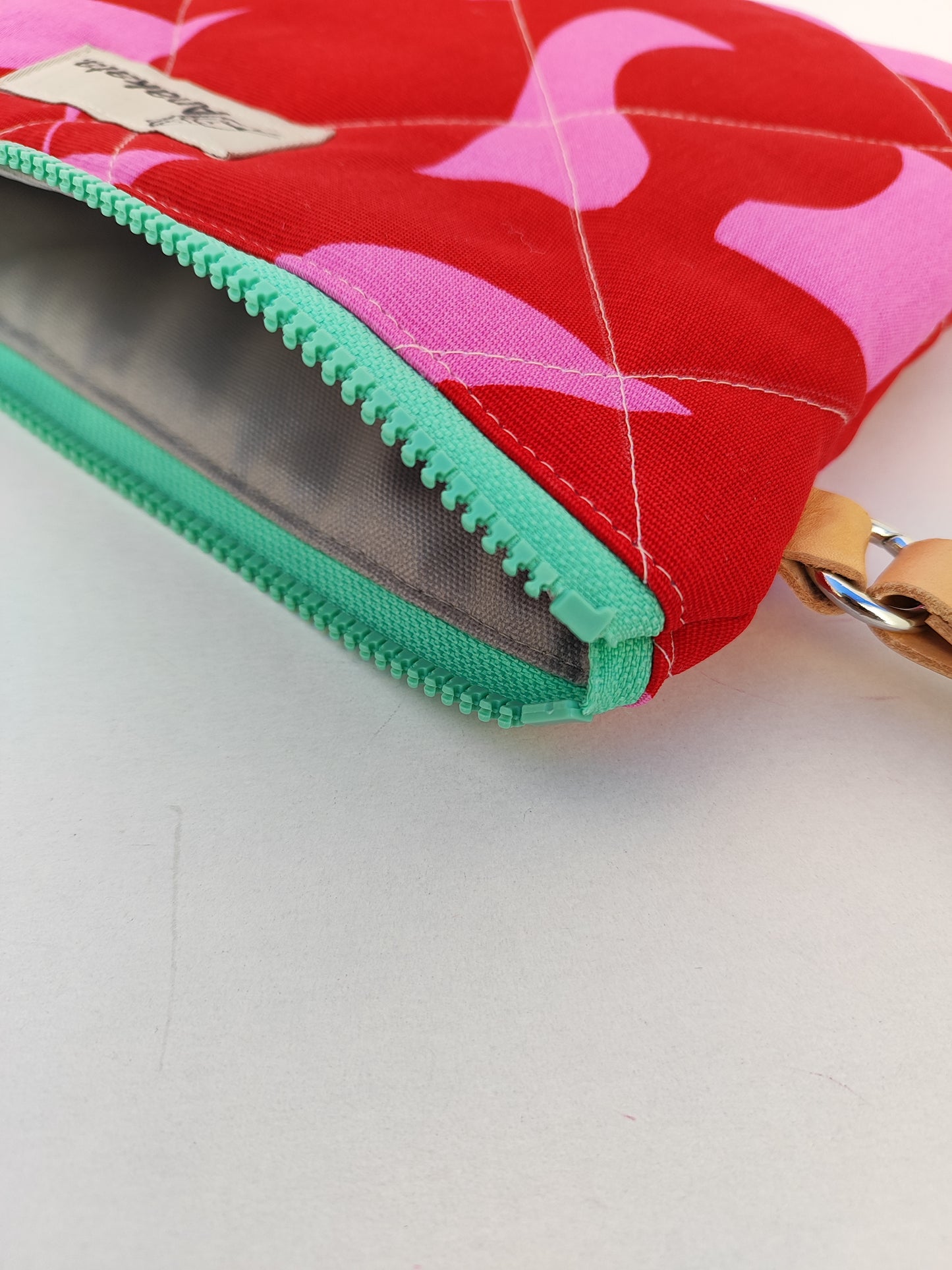 Καπιτονέ τσαντάκι με φερμουάρ ''ροζ - κόκκινο''