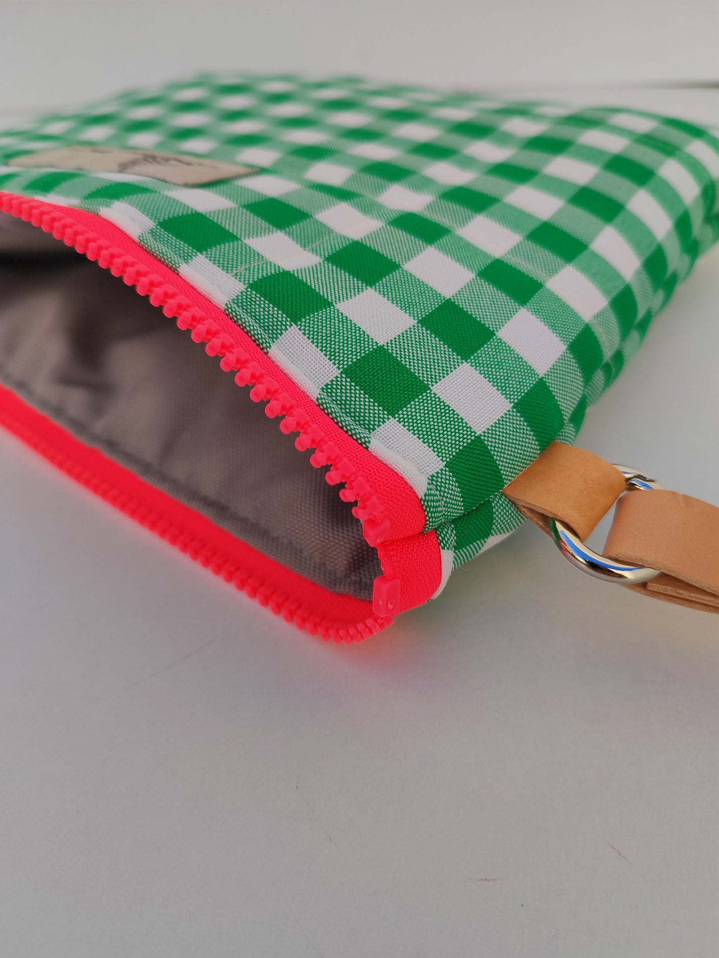 Καπιτονέ τσαντάκι με φερμουάρ ''πράσινο καρό''