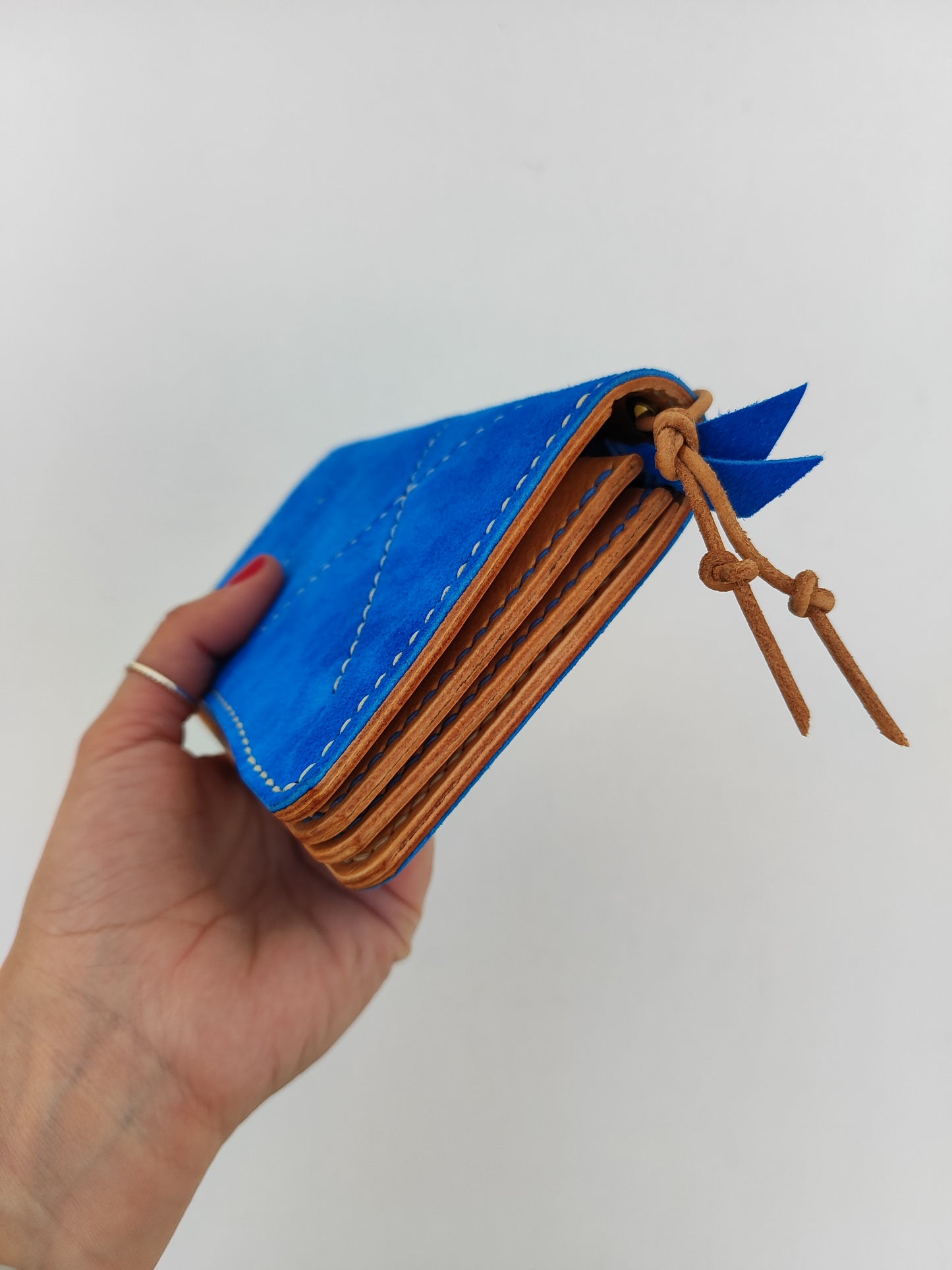 Arwen. Χειροποίητο δερμάτινο πορτοφόλι ''μπλε και ταμπά''