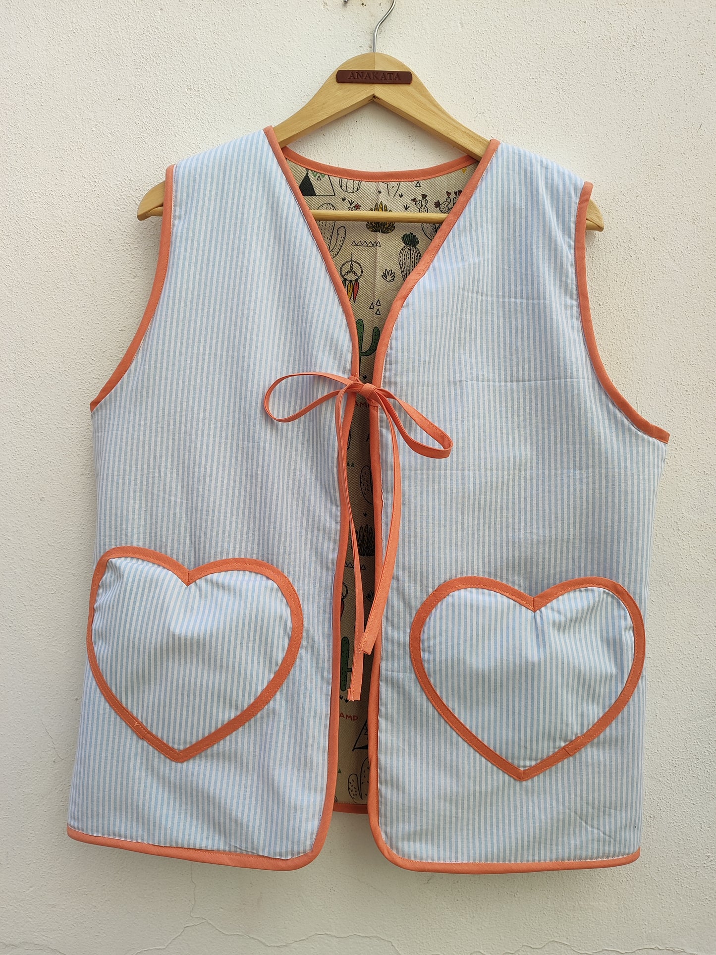 Χειροποίητο γιλέκο διπλής όψης, μακρύ με σκηνές και κάκτους - ριγέ και τσέπες σε σχήμα καρδιάς.