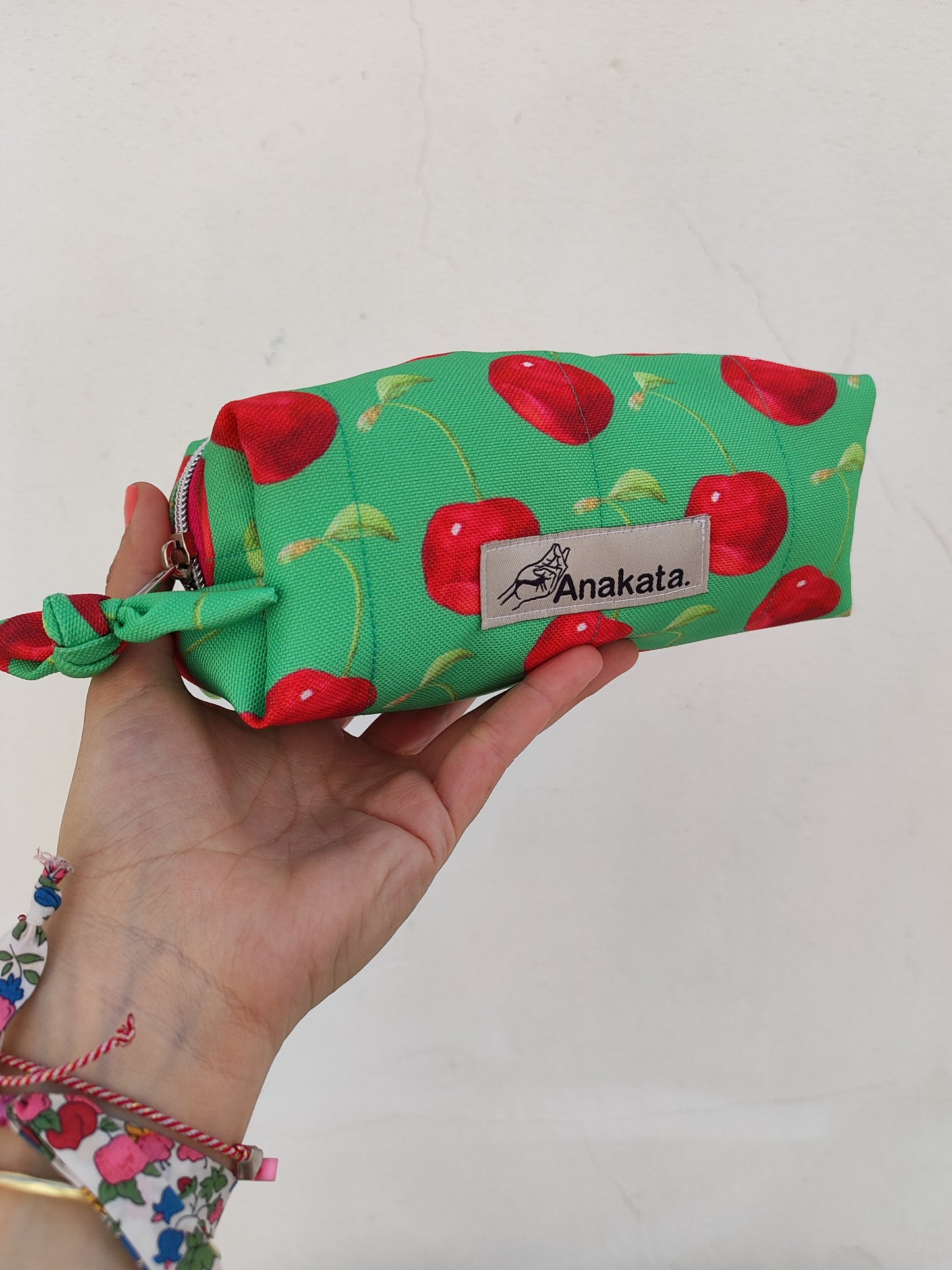 Χειροποίητο νεσεσέρ μπαουλάκι με αδιάβροχη επένδυση ''τραγανά κεράσια''