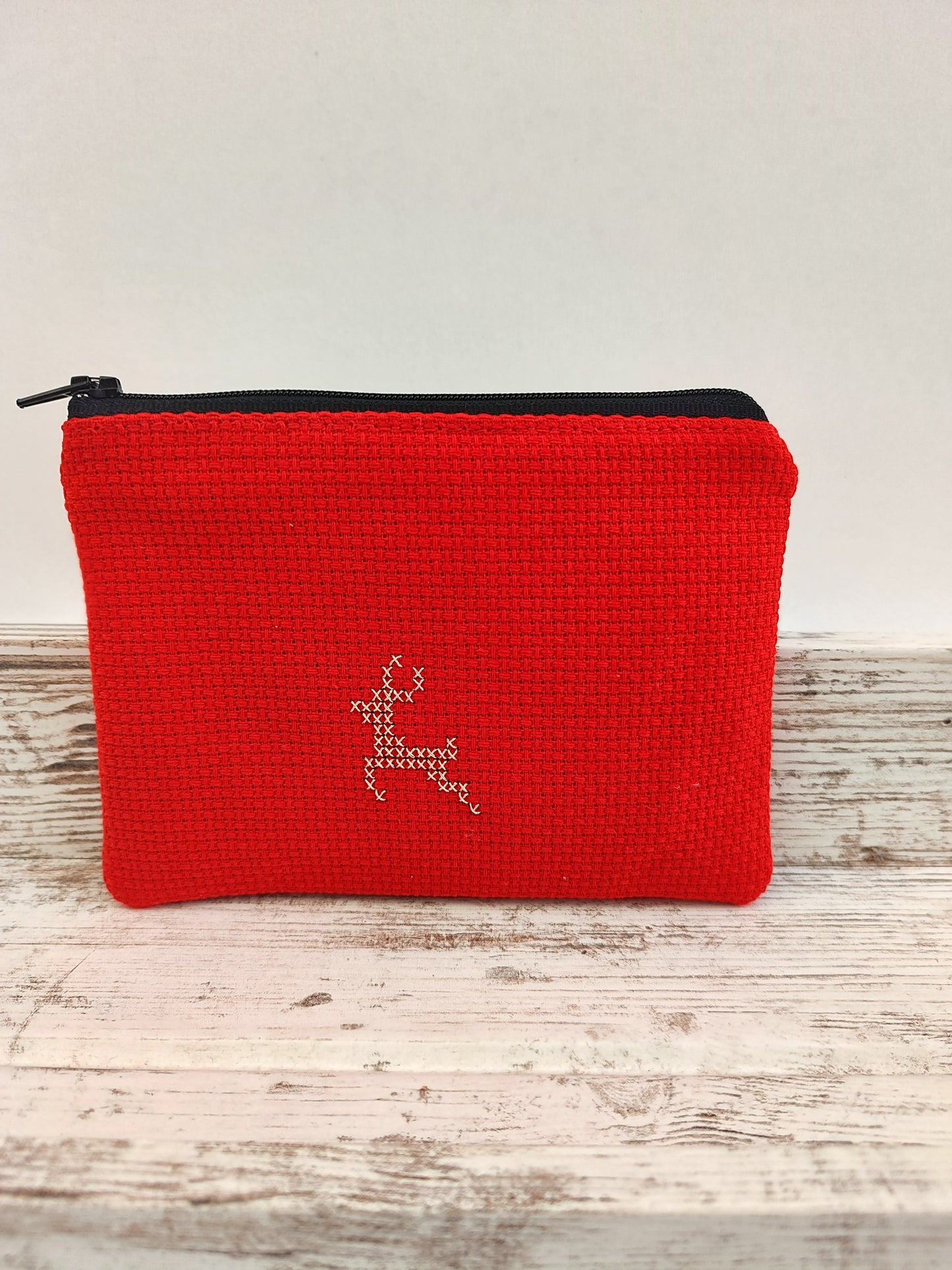 Μικρό κεντημένο πορτοφολάκι - κόκκινο με τάρανδο