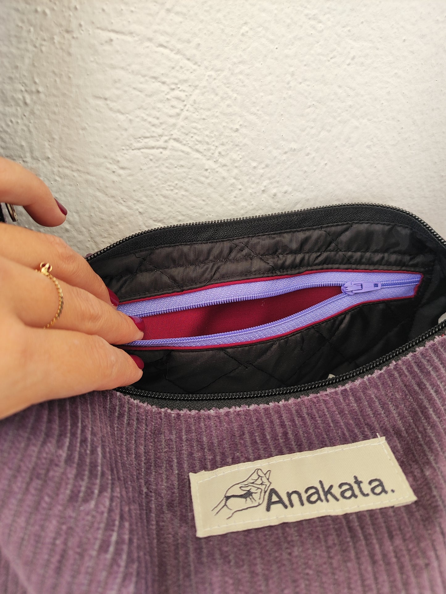 Τσάντα ''κρουασάν'' , μωβ κοτλέ, τσάντα ώμου ή χιαστί.