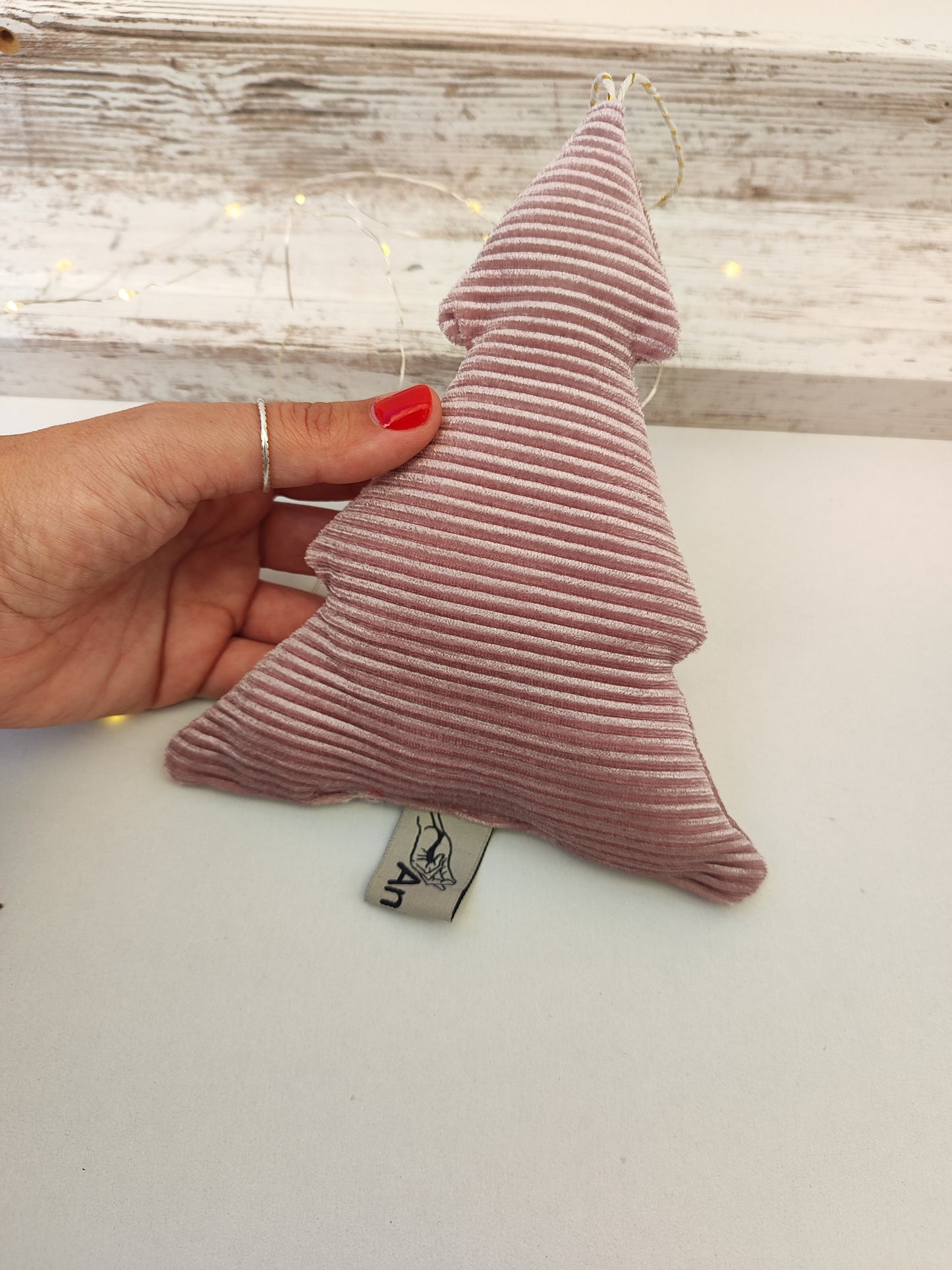 Χριστουγεννιάτικο υφασμάτινο στολίδι - ριγέ δέντρο.