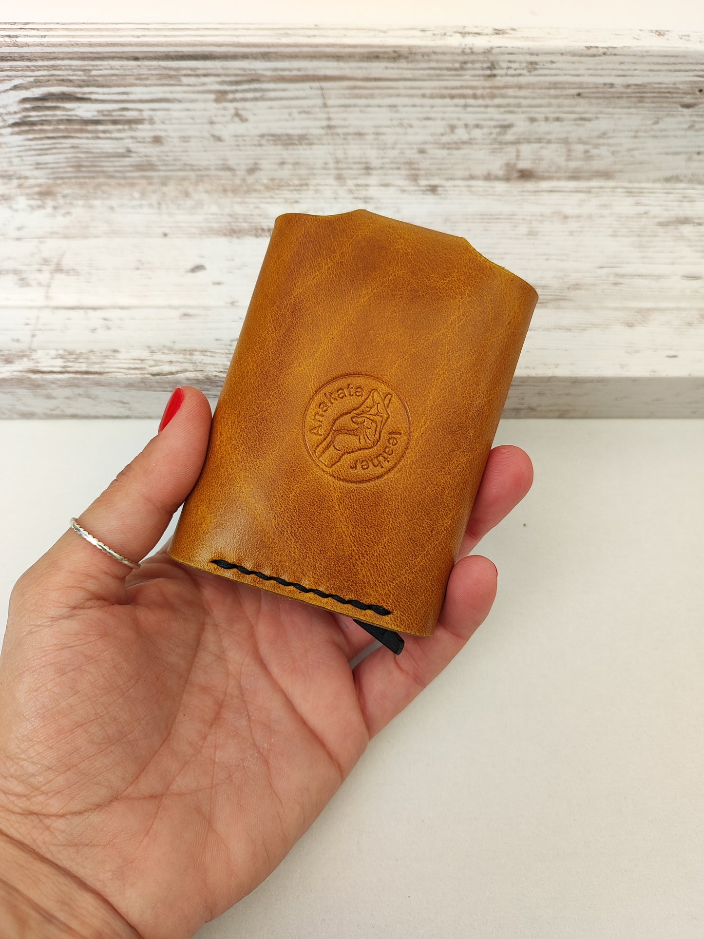 ''James Bond'' χειροποίητο δερμάτινο πορτοφόλι -ταμπά.