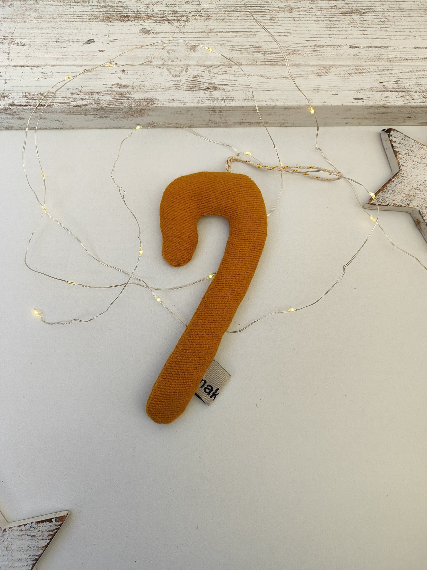 Χριστουγεννιάτικο υφασμάτινο στολίδι - μουσταρδί γλυφιτζούρι.