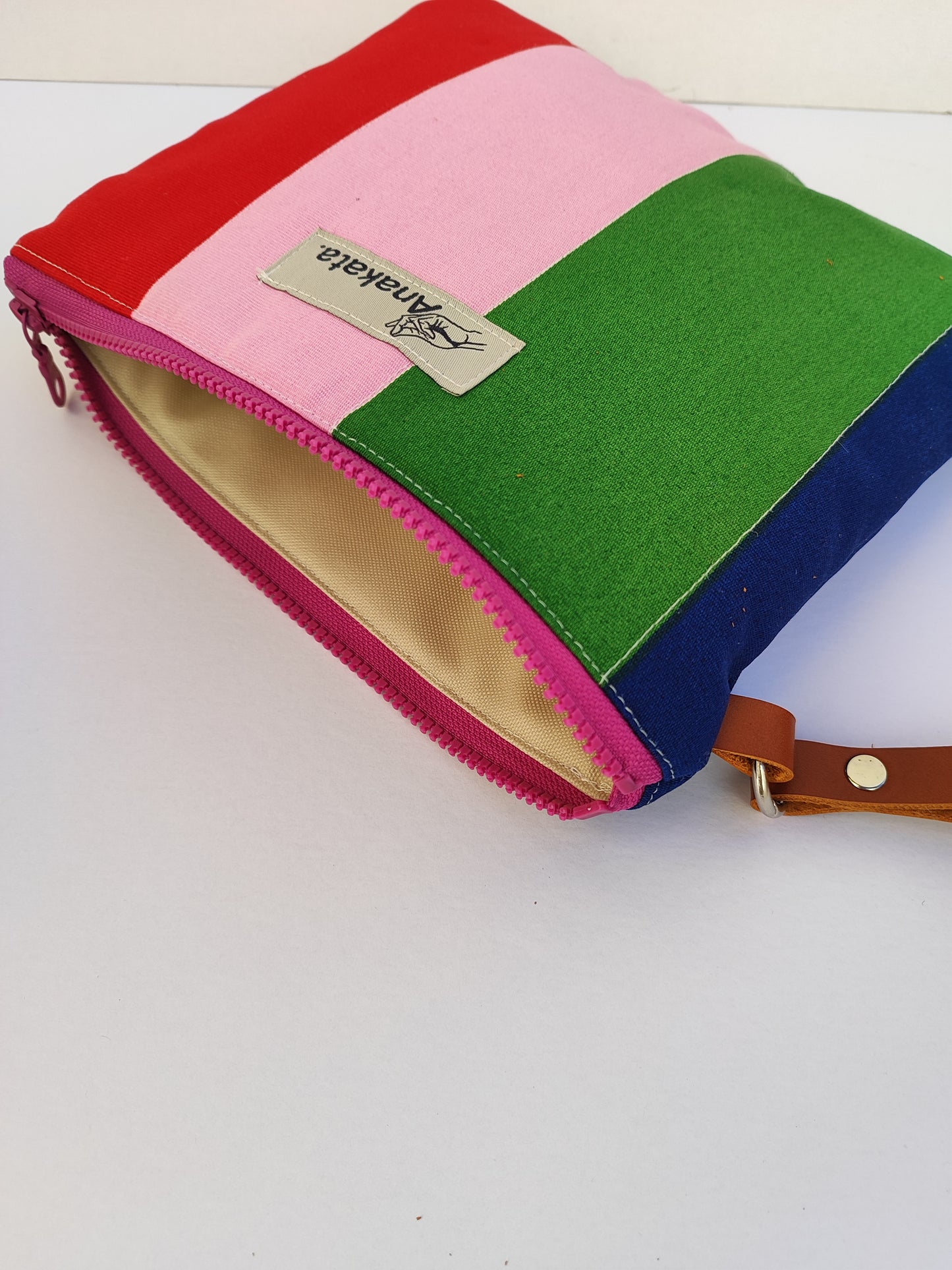 Καπιτονέ τσαντάκι με φερμουάρ ''φαρδιές ρίγες - πράσινο, ροζ, κόκκινο''