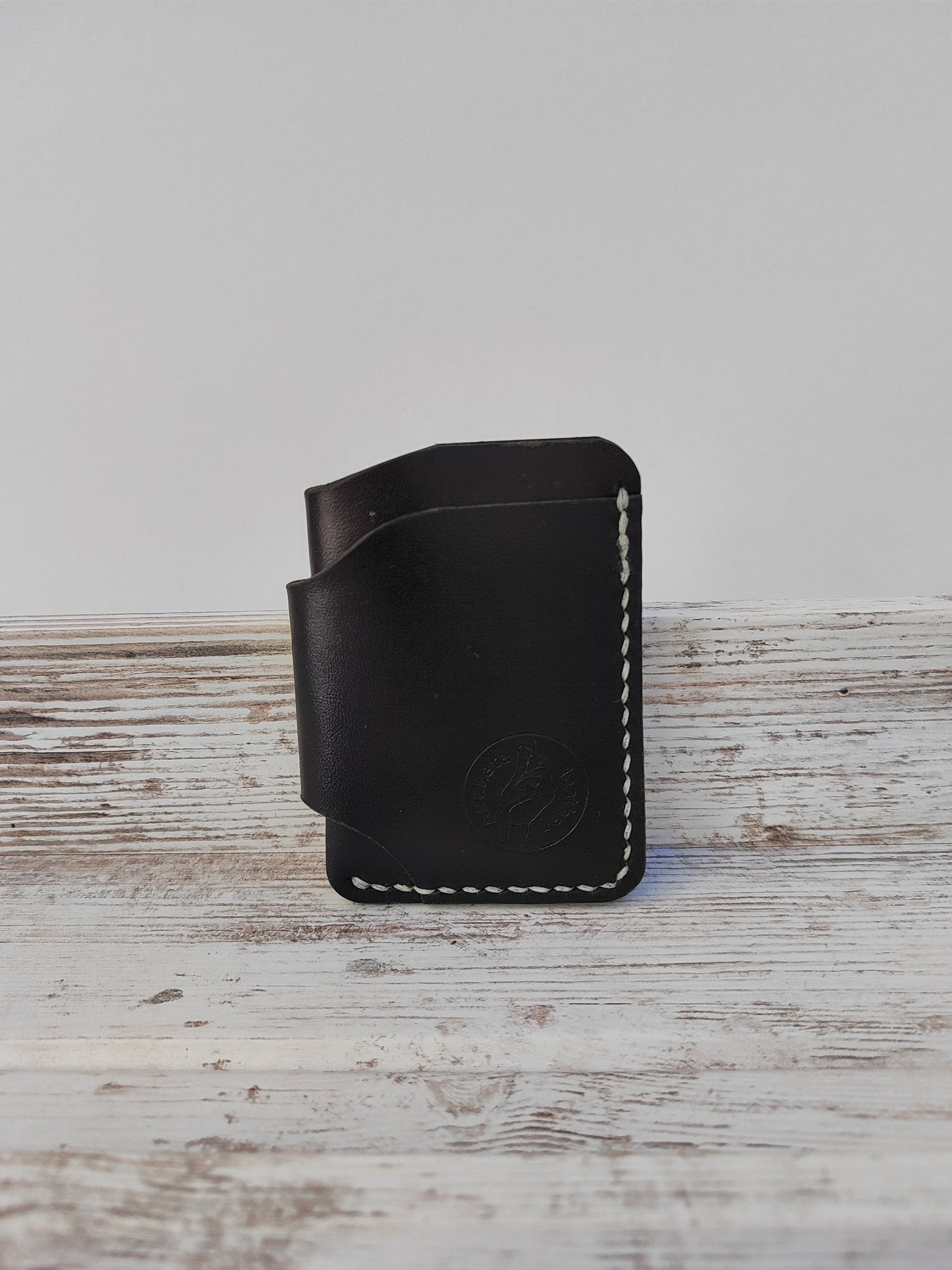 Hobbit δερμάτινο πορτοφόλι ''μαύρο με εκρού κλωστή''