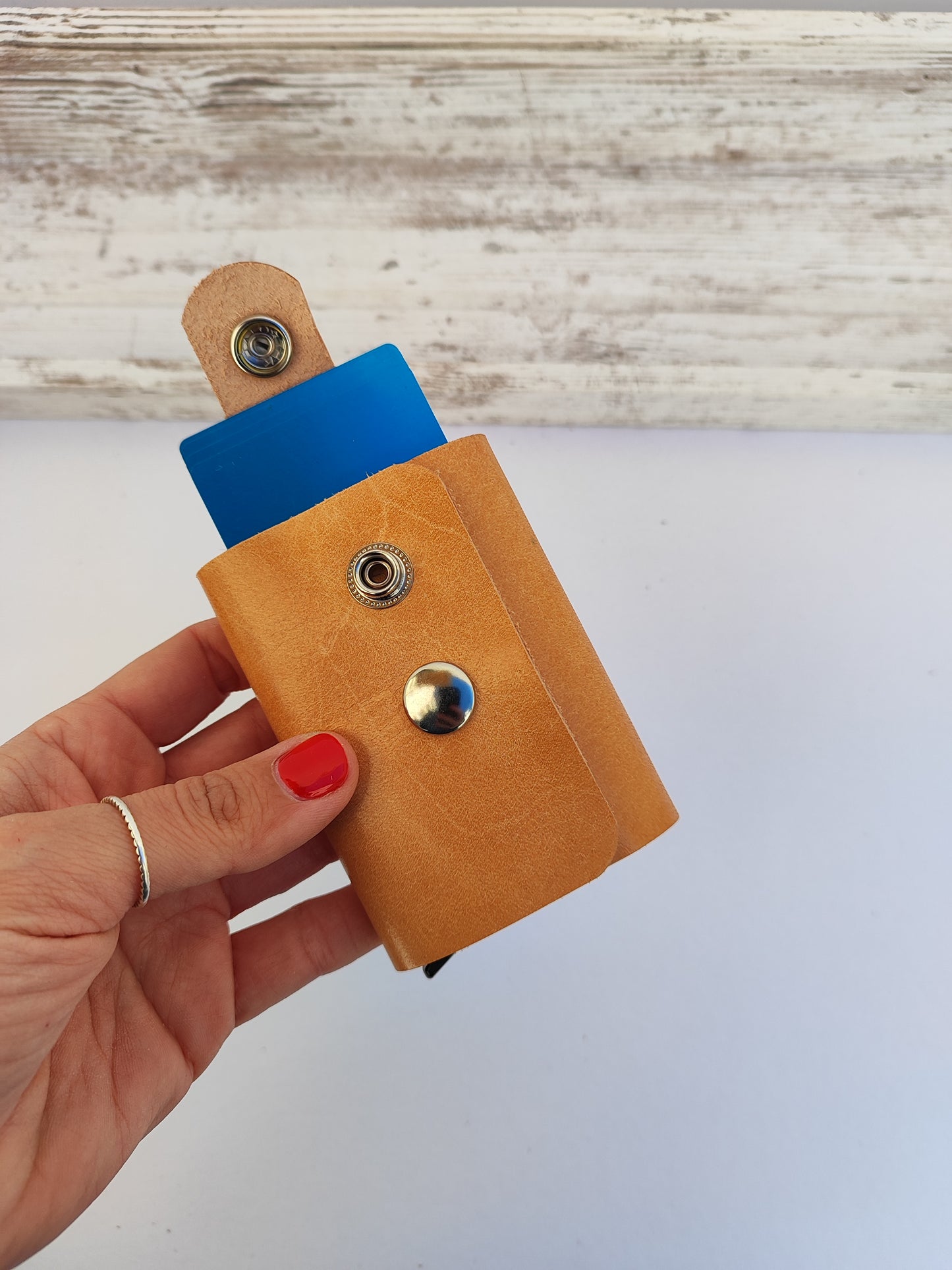 ''James Bond'' χειροποίητο δερμάτινο πορτοφόλι - φυσικό δέρμα με μαύρη κλωστή.