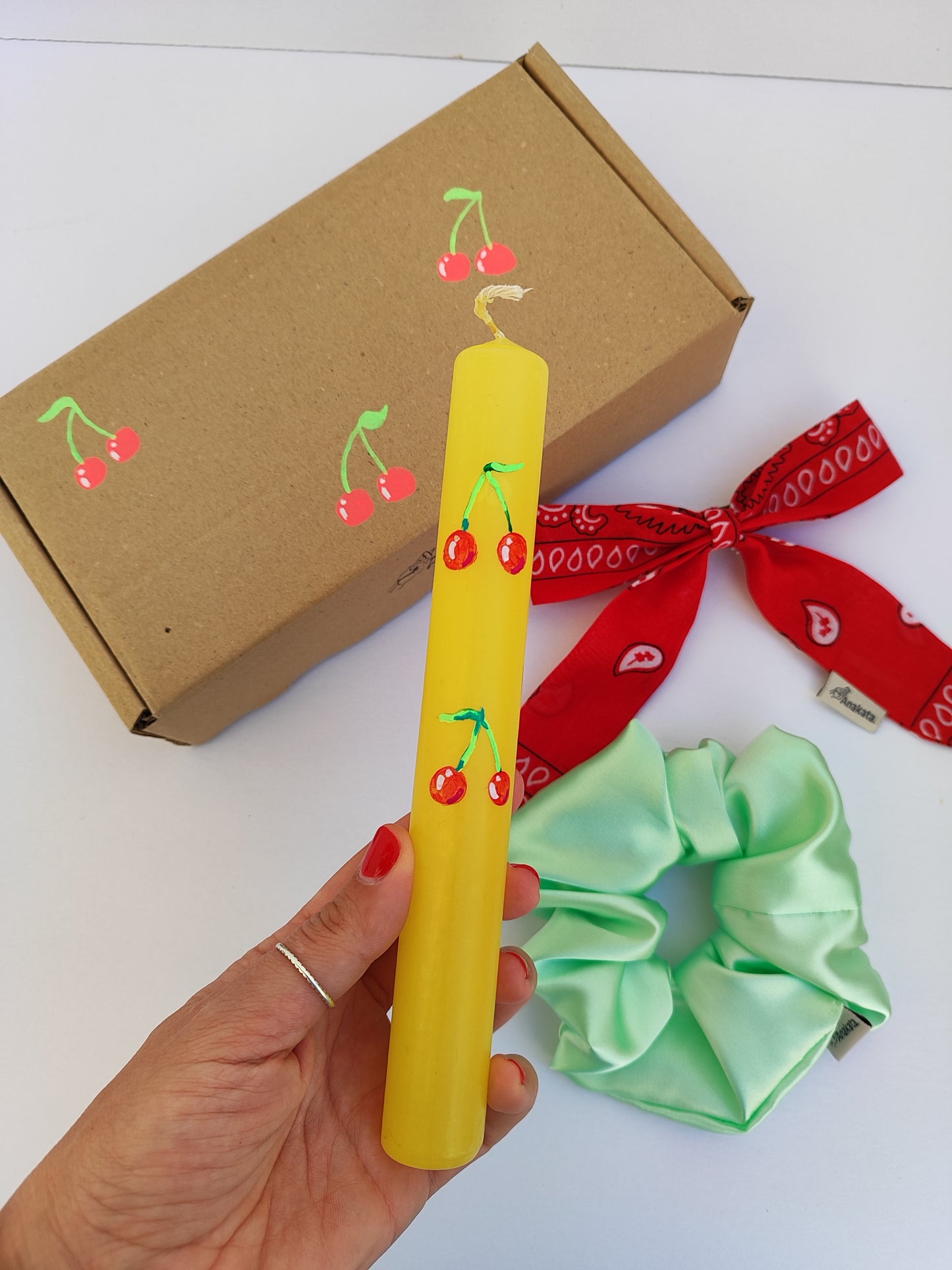 Πασχαλινό gift box '' λαμπάδα, σατέν φρου φρου και φιόγκος με κλιπ''