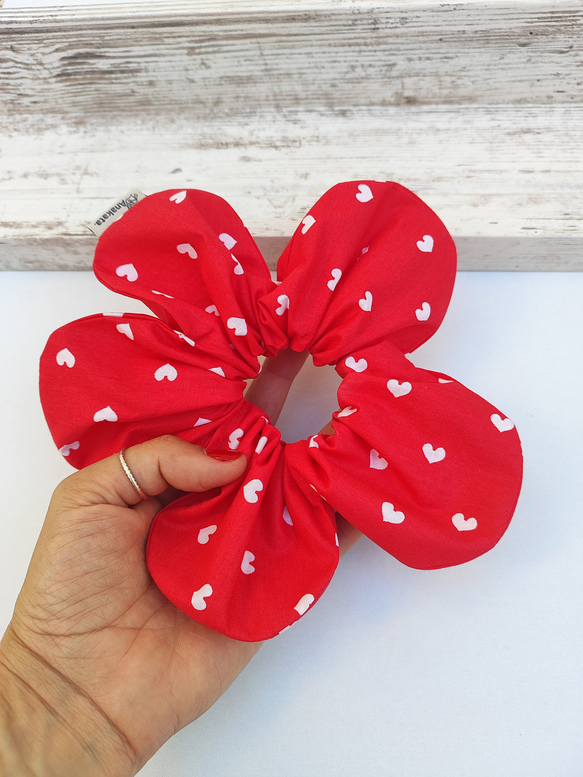 Λουλουδένια scrunchies ''κόκκινο με καρδιές''