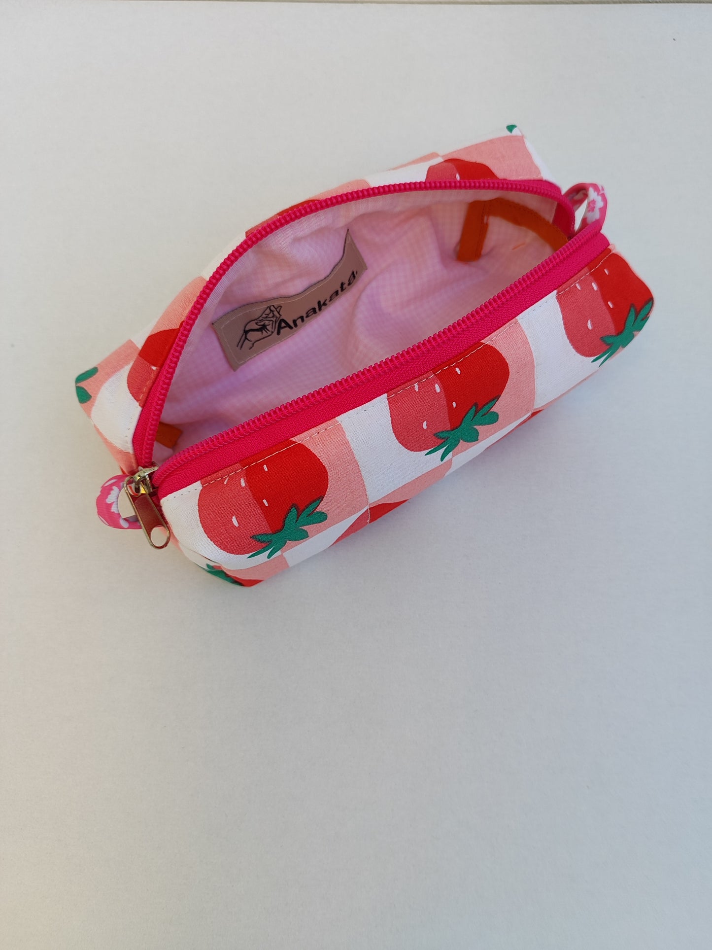 Σετ κασετίνα και λουλουδένιο scrunchie φράουλες - back to school