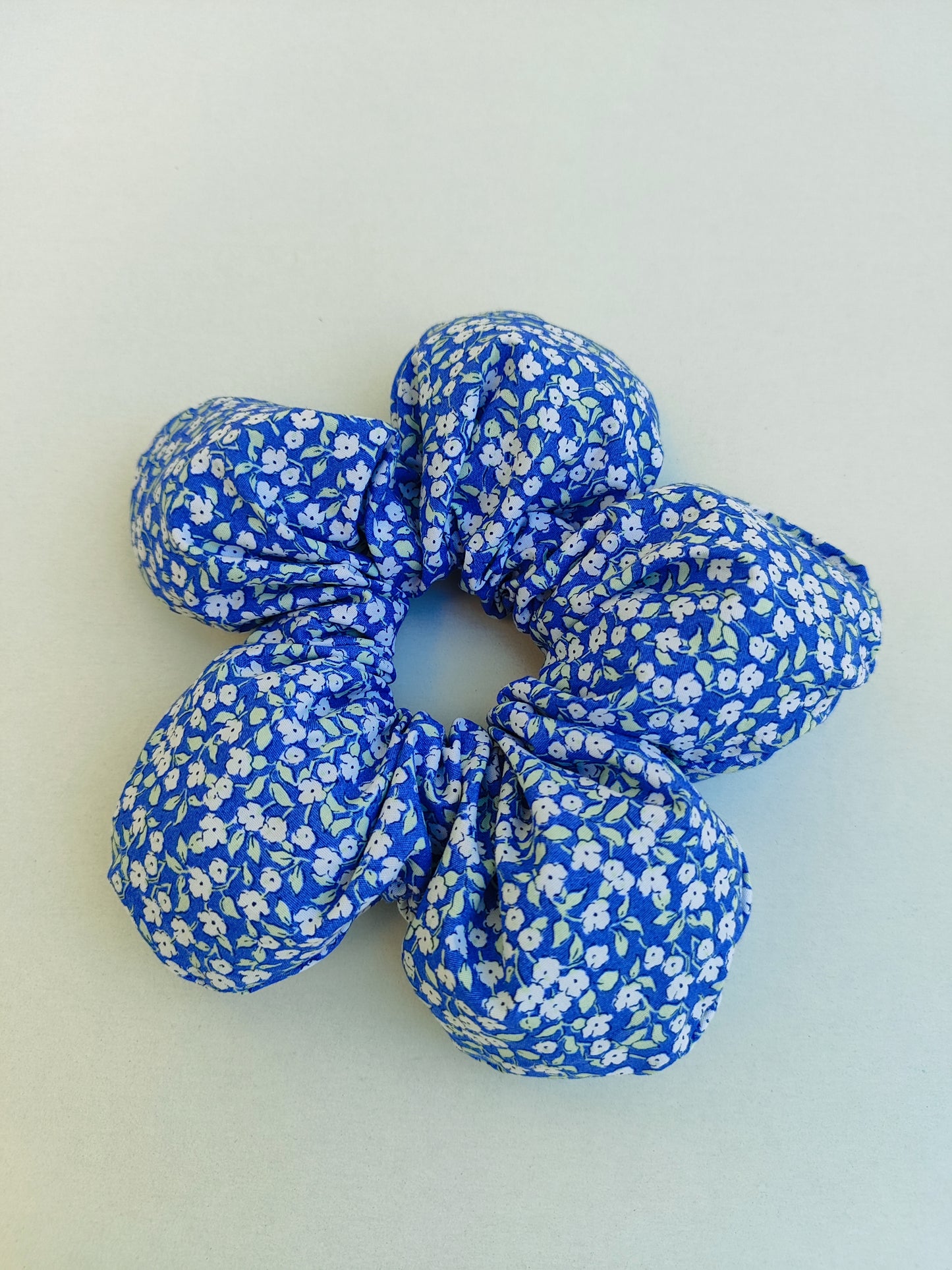 Σετ κασετίνα και λουλουδένιο scrunchie μπλε φλοράλ - back to school