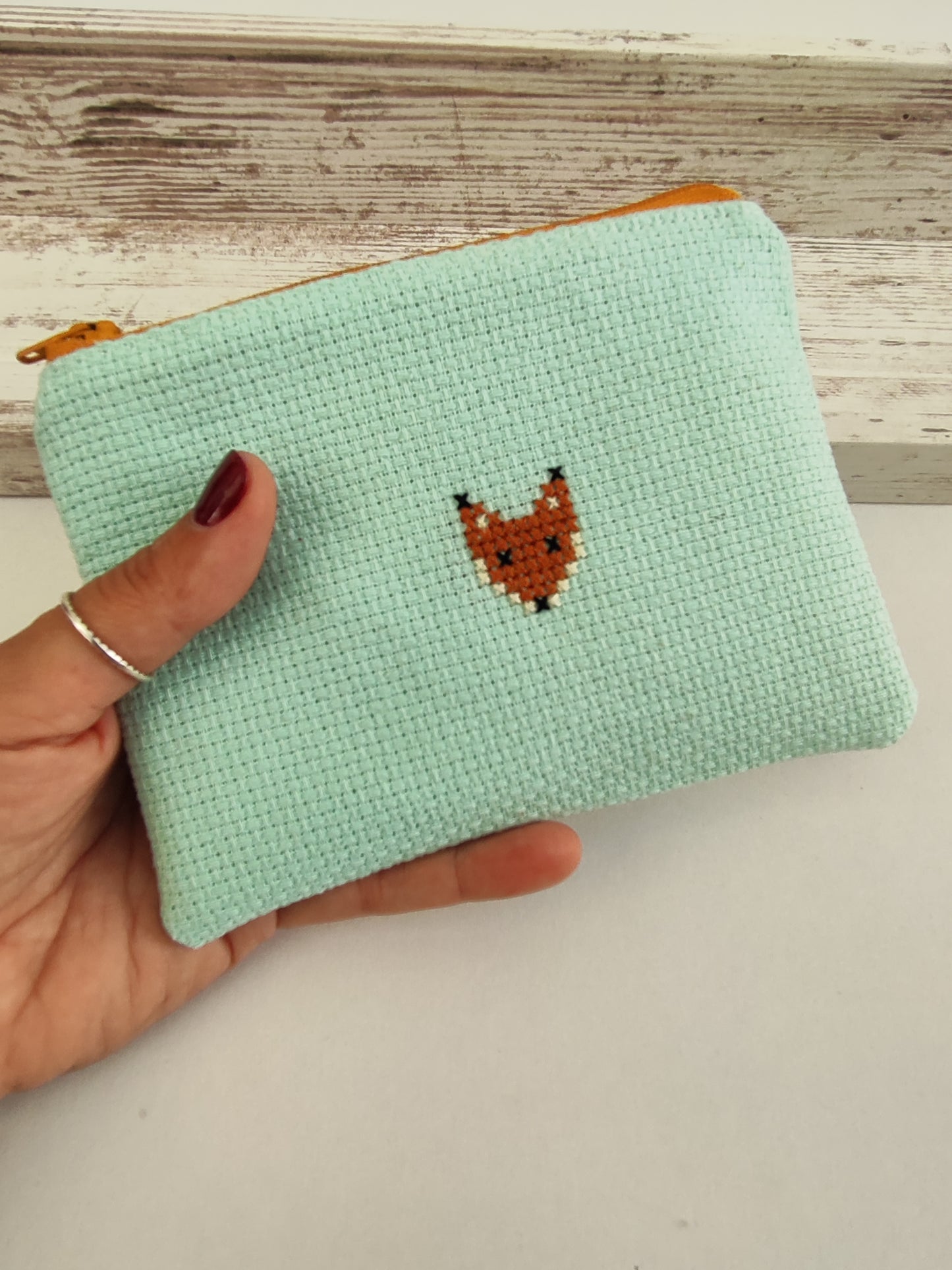 Μικρό κεντημένο πορτοφολάκι - βεραμάν με αλεπού