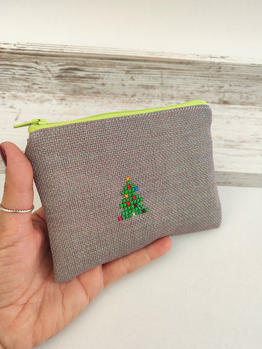 Μικρό κεντημένο πορτοφολάκι - γκρι λαμέ με χριστουγεννιάτικο δέντρο