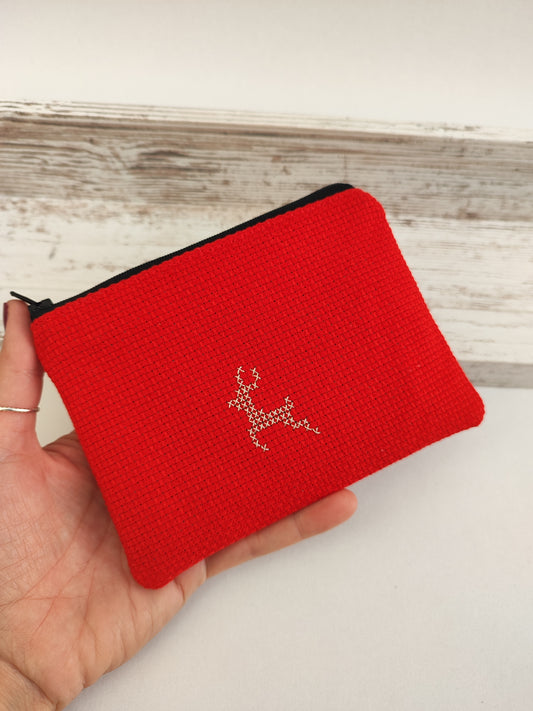 Μικρό κεντημένο πορτοφολάκι - κόκκινο με τάρανδο