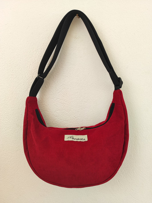 Τσάντα ''κρουασάν'' , κόκκινο κοτλέ, τσάντα ώμου ή χιαστί.