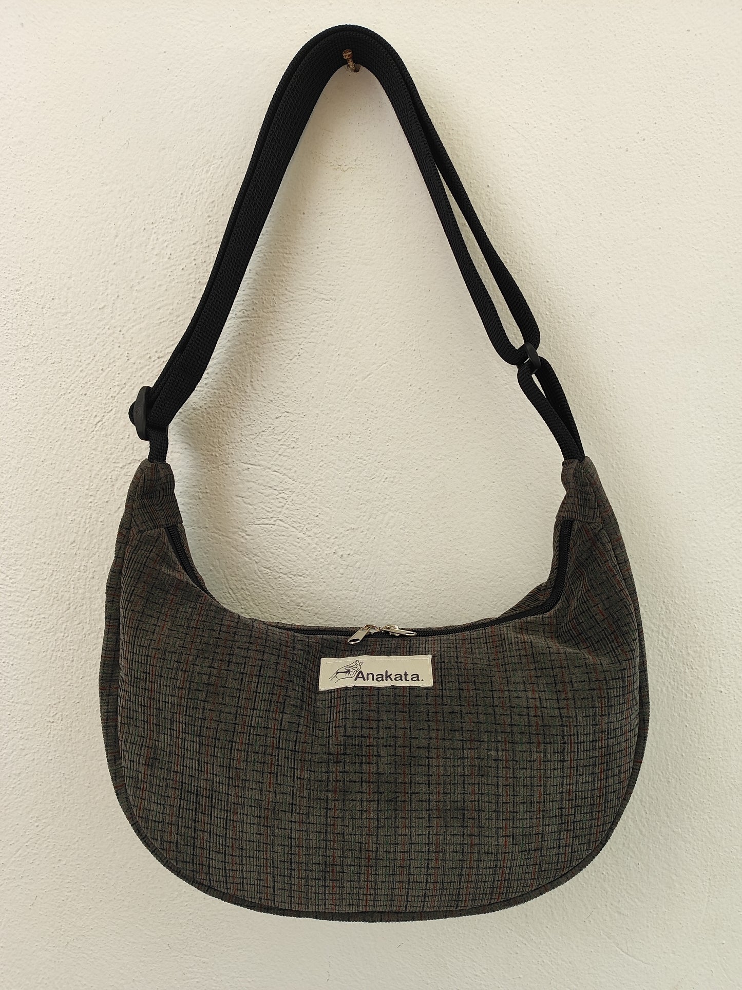 Τσάντα ''κρουασάν'' , γκρι κοτλέ με ρίγες, τσάντα ώμου ή χιαστί.