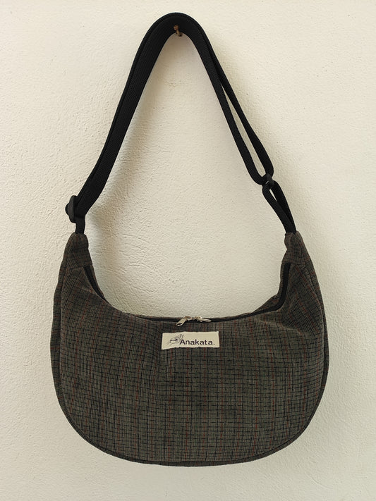 Τσάντα ''κρουασάν'' , γκρι κοτλέ με ρίγες, τσάντα ώμου ή χιαστί.