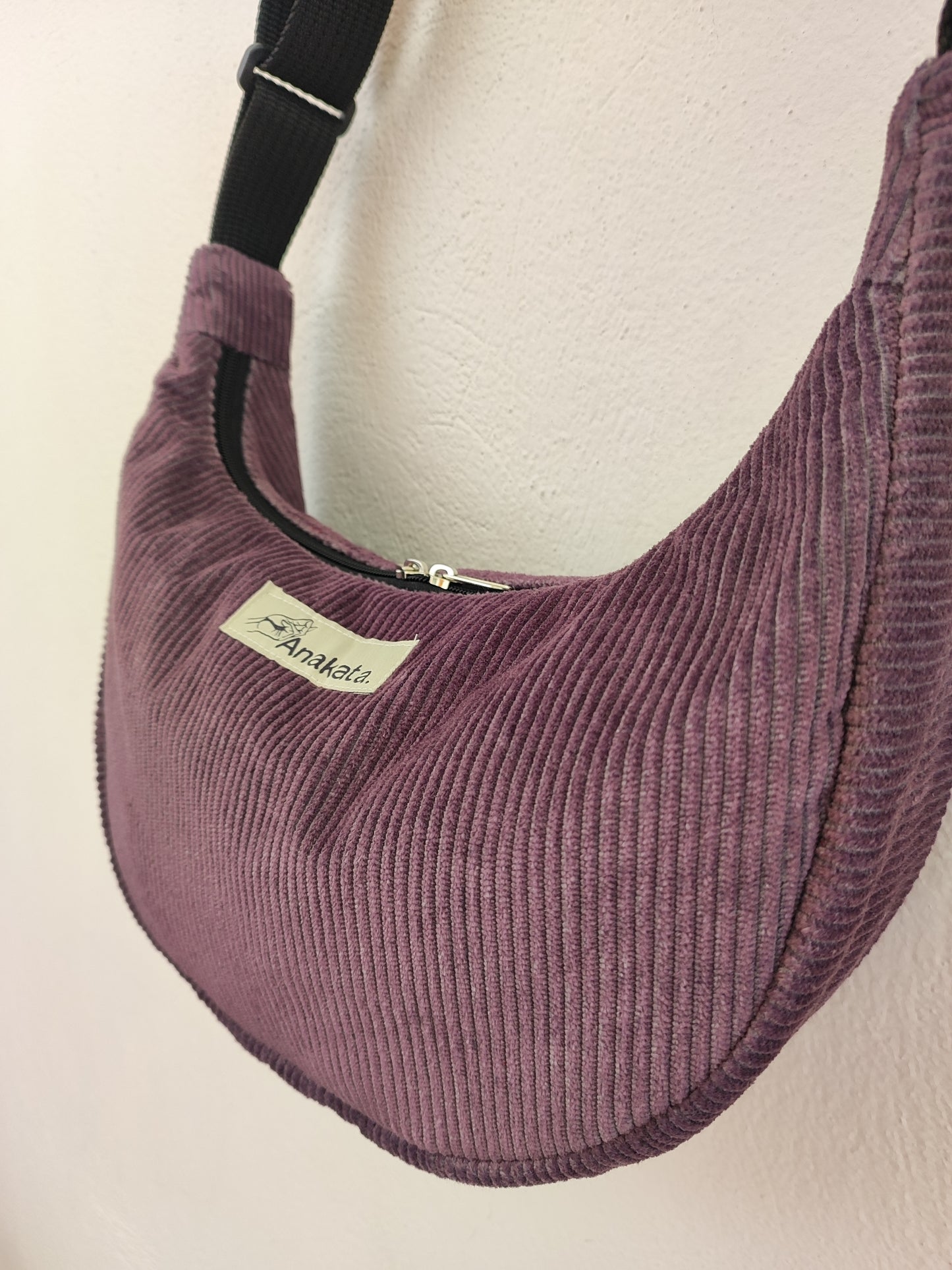 Τσάντα ''κρουασάν'' , μωβ κοτλέ, τσάντα ώμου ή χιαστί.