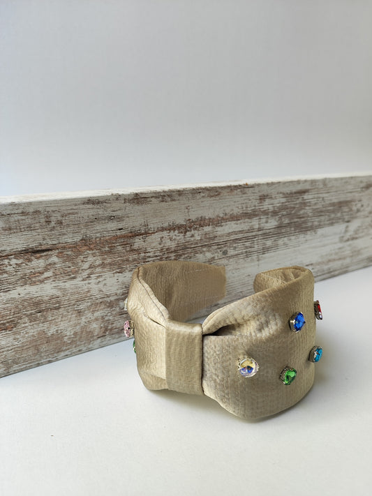 Χειροποίητη στέκα μαλλιών - μπεζ, κεντημένη  με πολύχρωμα στρας