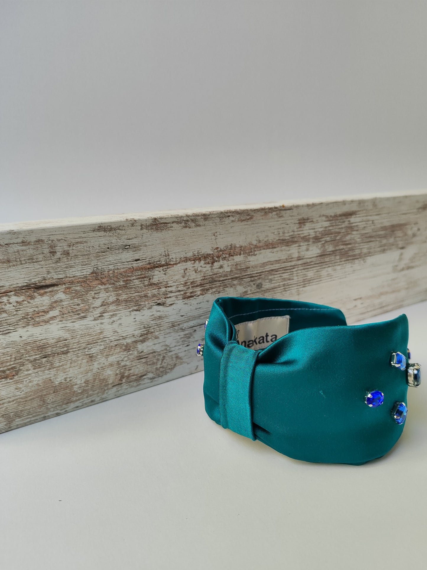 Χειροποίητη στέκα μαλλιών - πετρόλ κεντημένη  με μπλε στρας