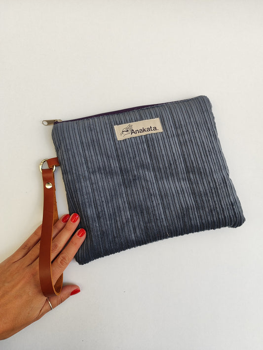 Χειροποίητο αφράτο τσαντάκι με φερμουάρ ''γκρι-ραφ κοτλέ''