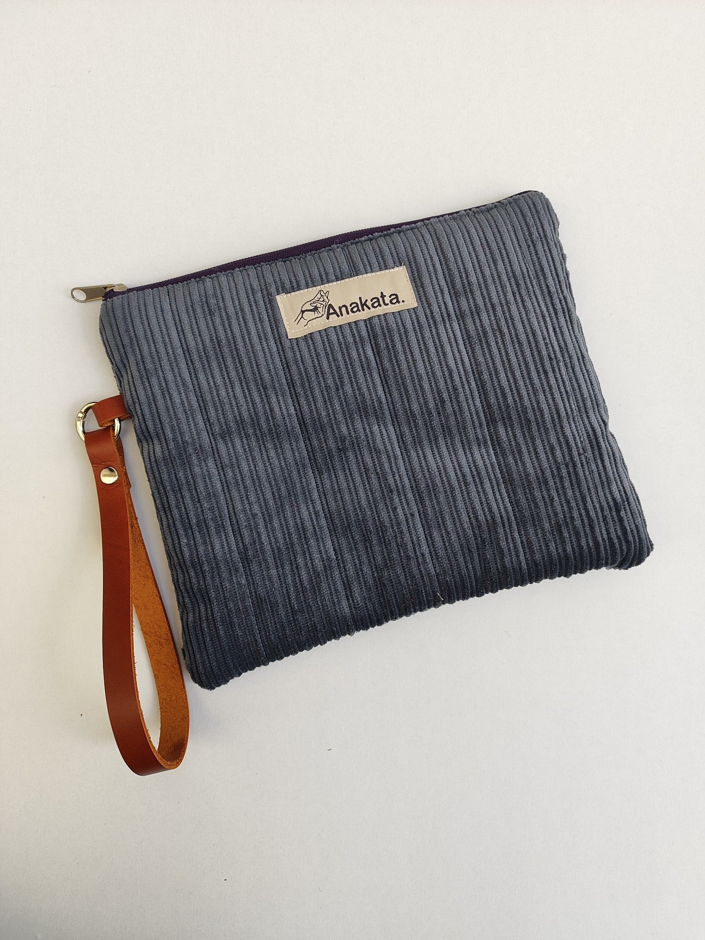 Χειροποίητο αφράτο τσαντάκι με φερμουάρ ''γκρι-ραφ κοτλέ''