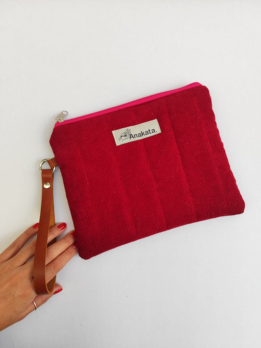 Χειροποίητο αφράτο τσαντάκι με φερμουάρ ''κόκκινο κοτλέ''