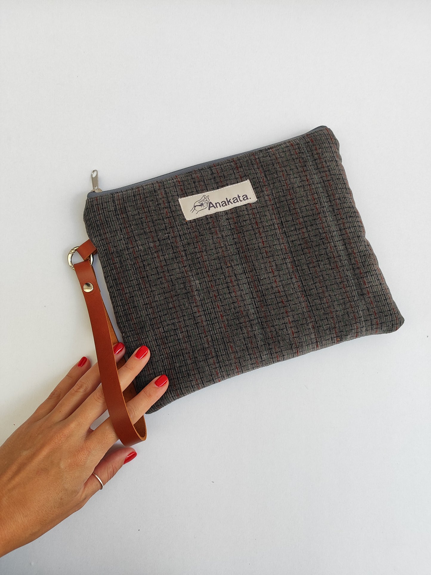 Χειροποίητο αφράτο τσαντάκι με φερμουάρ ''γκρι κοτλέ''