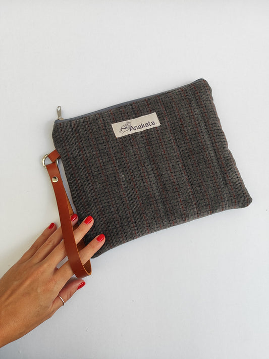 Χειροποίητο αφράτο τσαντάκι με φερμουάρ ''γκρι κοτλέ''