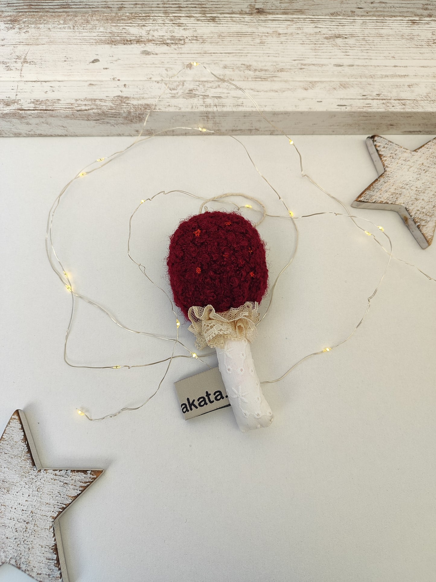 Χριστουγεννιάτικο υφασμάτινο στολίδι - μπορντό μανιτάρι.