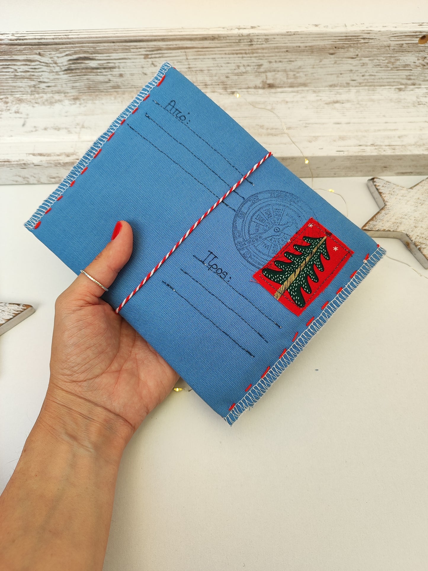 Υφασμάτινος φάκελος για το γράμμα στον Άγιο Βασίλη - γαλάζιο με κόκκινες λεπτομέρειες.