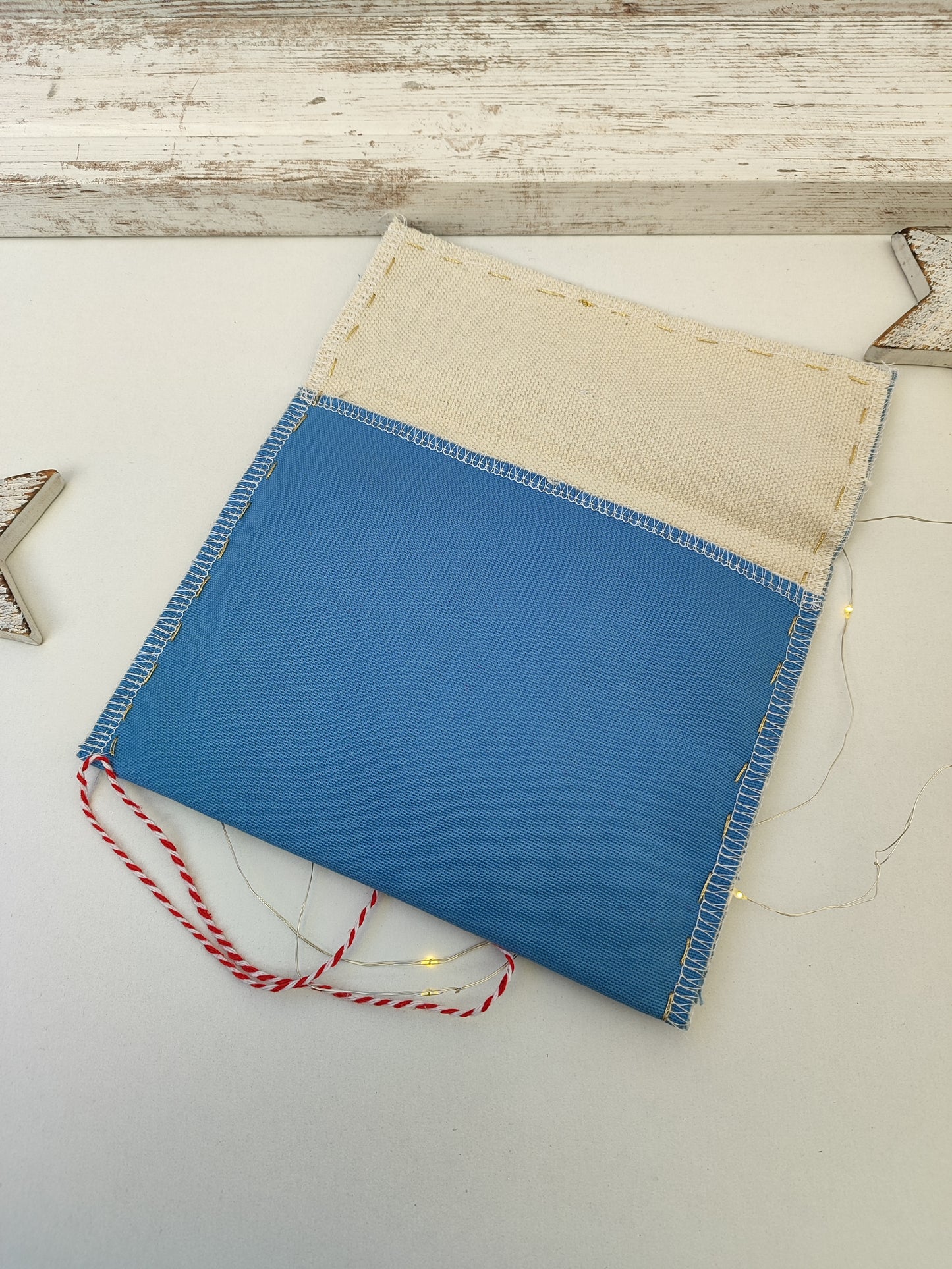 Υφασμάτινος φάκελος για το γράμμα στον Άγιο Βασίλη - γαλάζιο με χρυσές λεπτομέρειες.