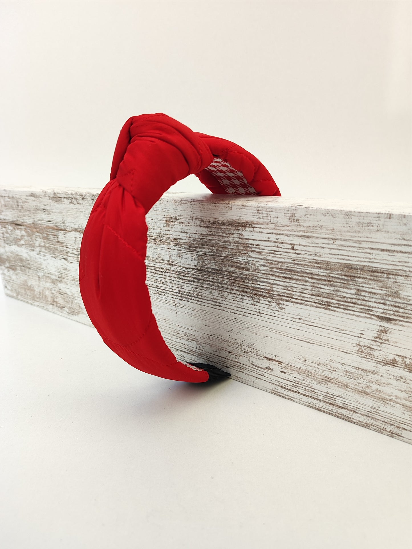 Χειροποίητη στέκα μαλλιών - κόκκινο φλάφι.