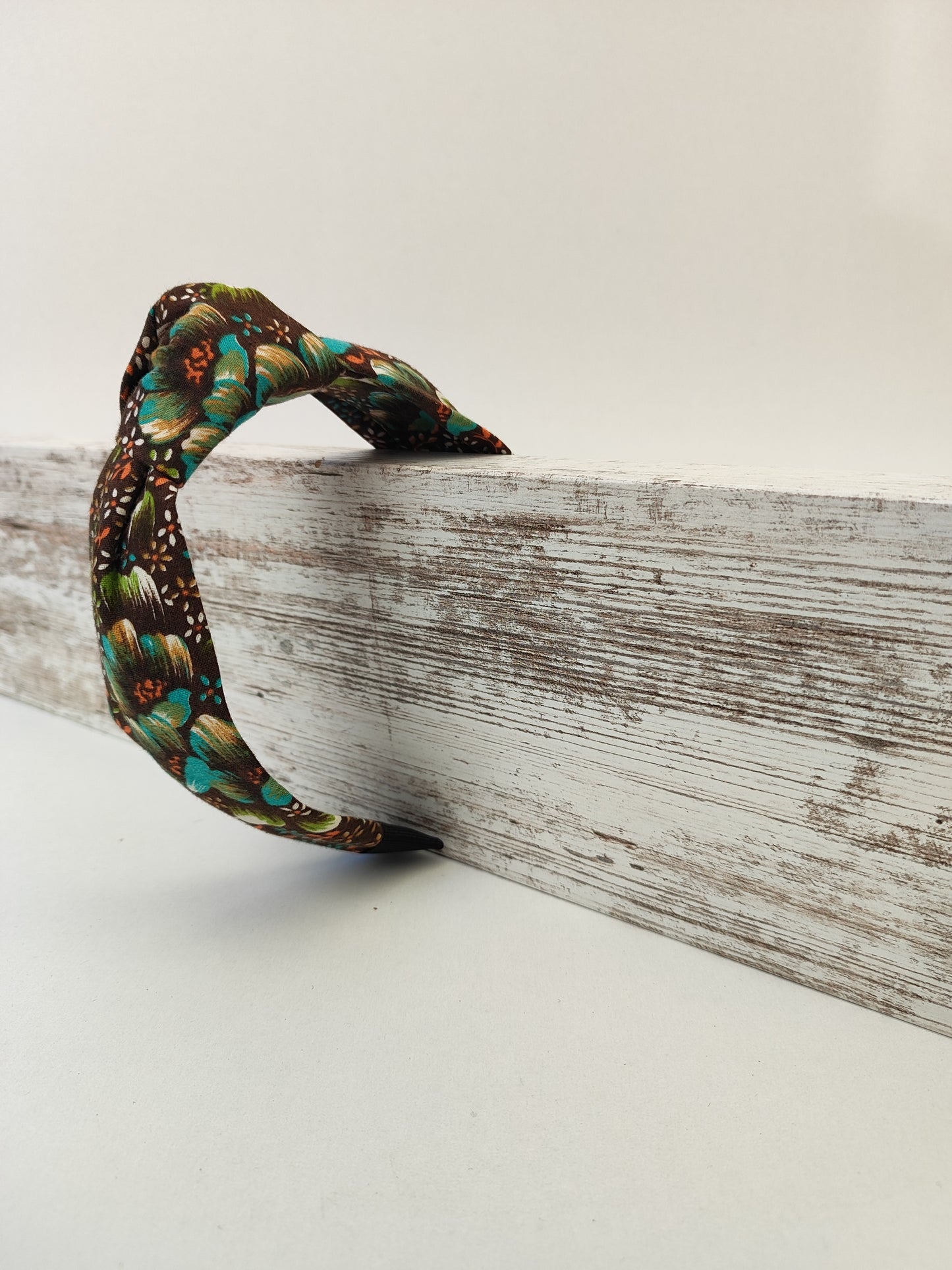 Χειροποίητη στέκα μαλλιών - καφέ vintage floral.