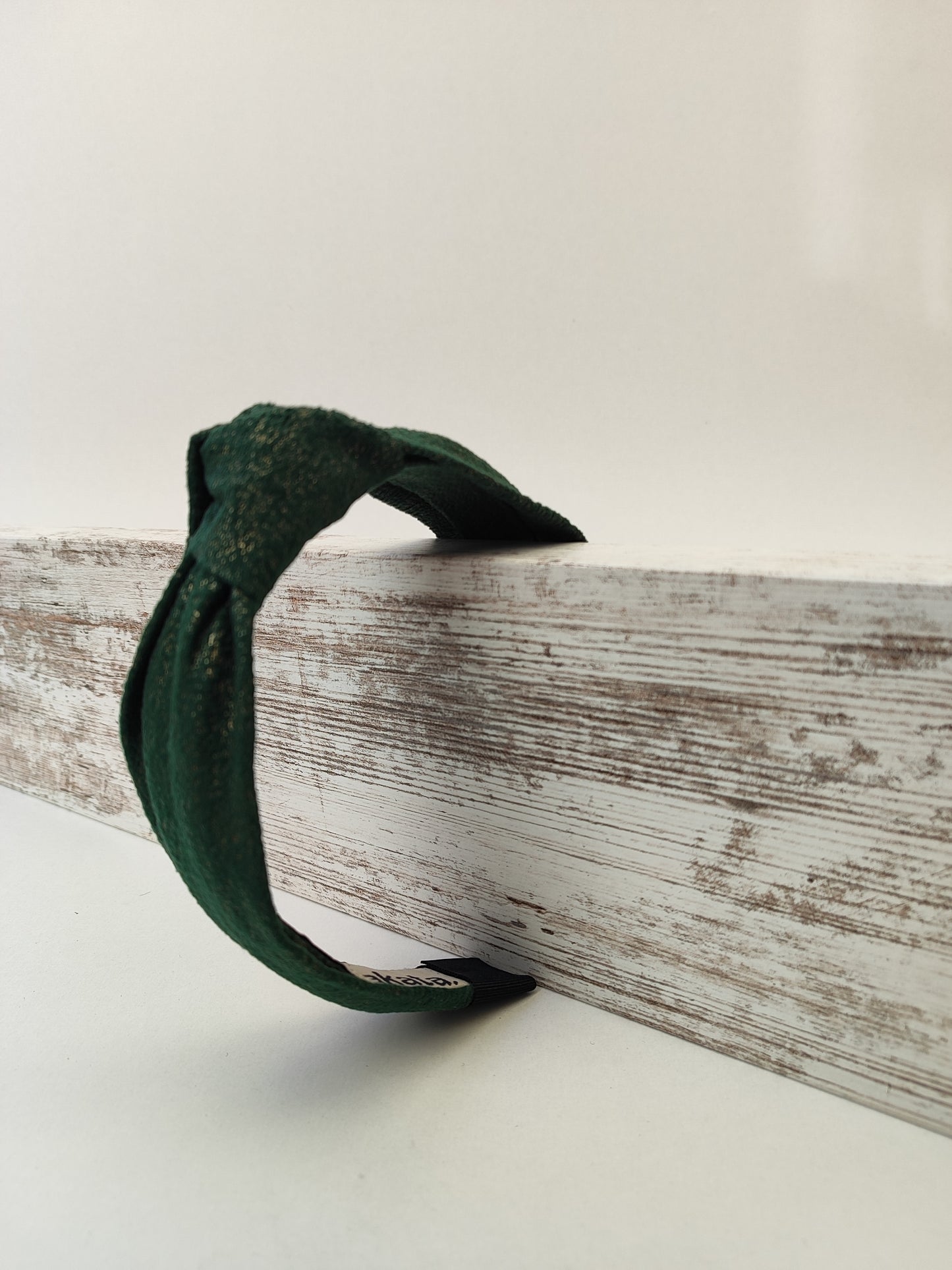 Χειροποίητη στέκα μαλλιών - πράσινο βελουτέ με χρυσό.