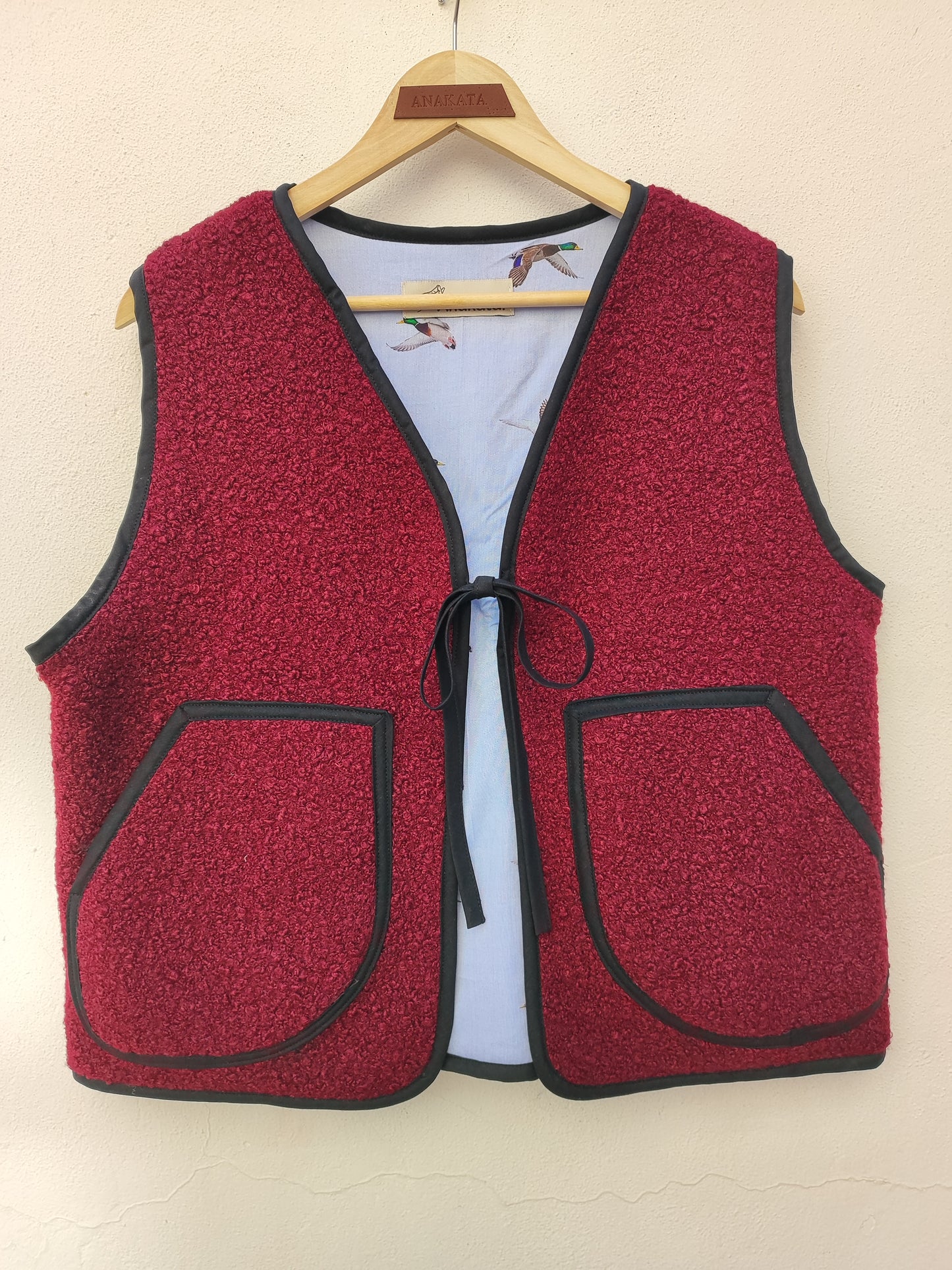 Χειροποίητο γιλέκο, μπορντό μπουκλέ - γαλάζιο με χήνες , διπλής όψης.