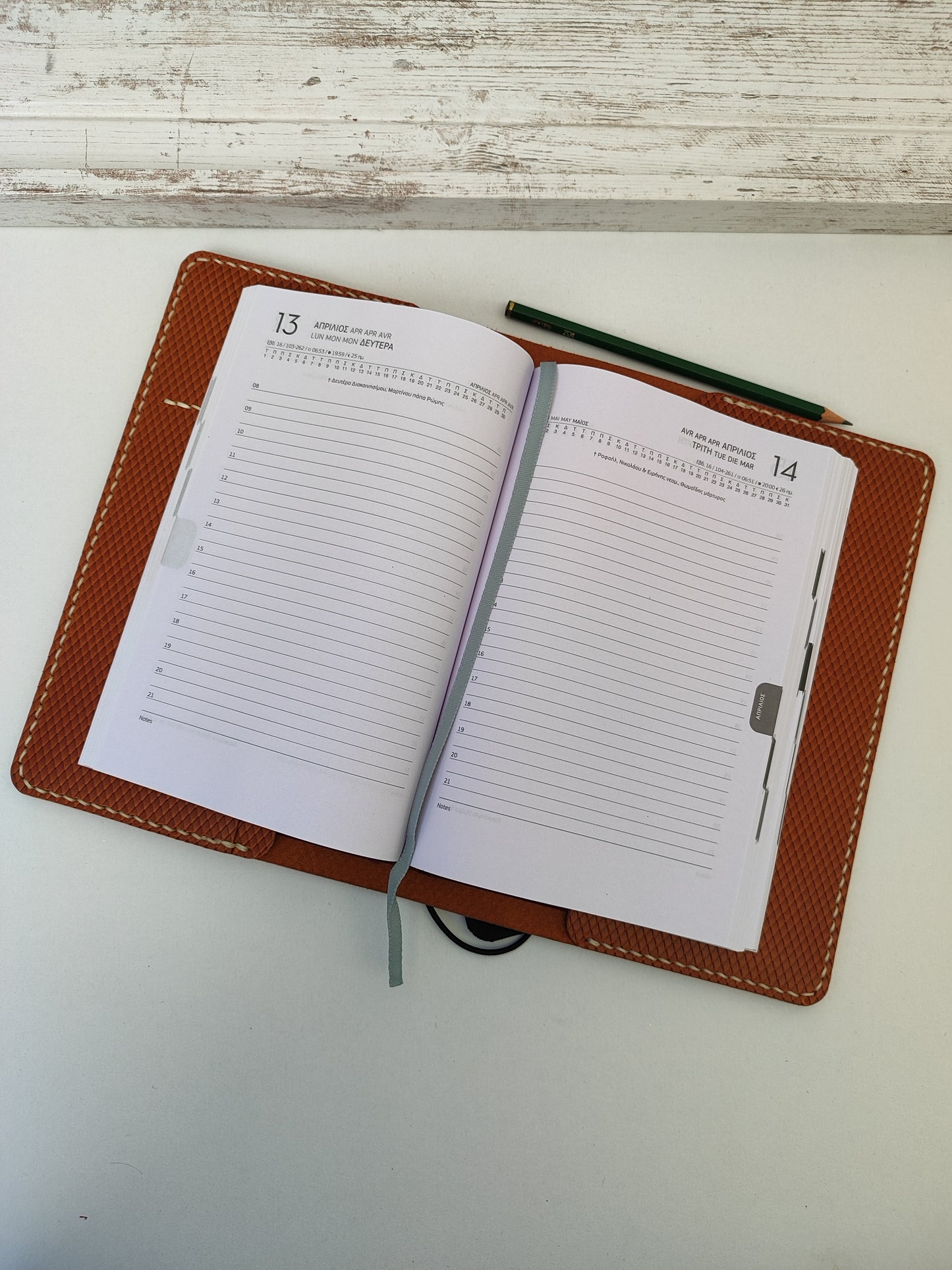 Χειροποίητη δερμάτινη θήκη για ημερολόγιο - σημειωματάριο ''καφέ με εκρού κλωστή''