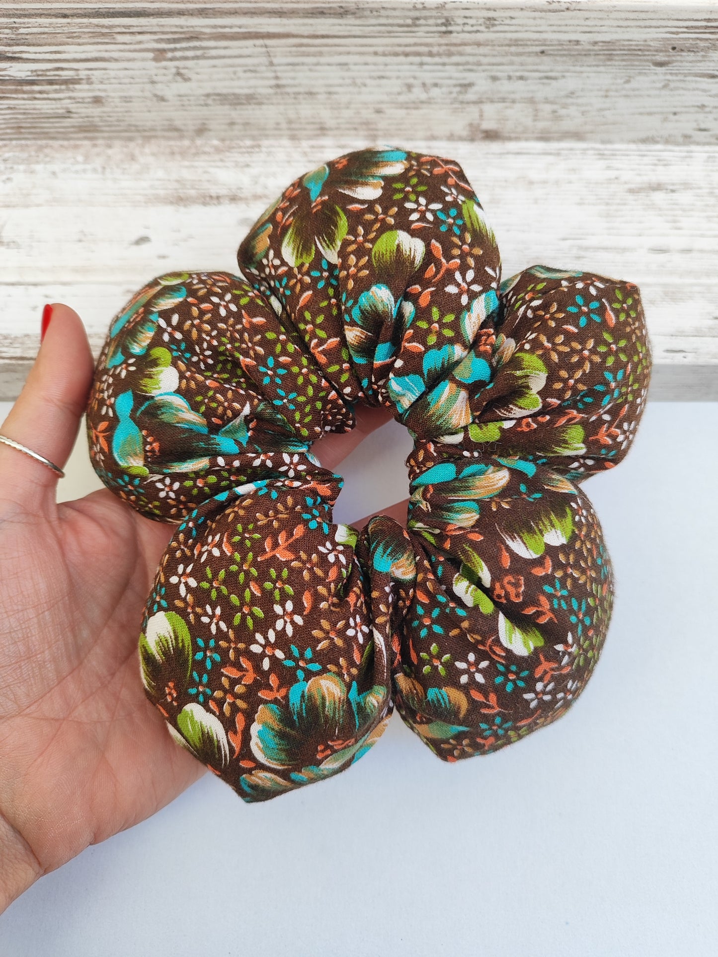 Λουλουδένια scrunchies ''καφέ φλοράλ''