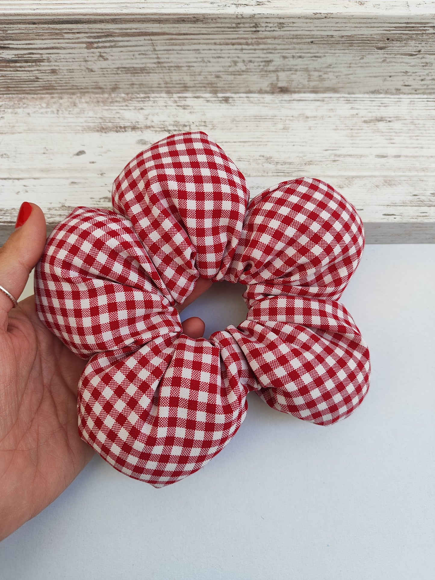 Λουλουδένια scrunchies ''κόκκινο καρό''