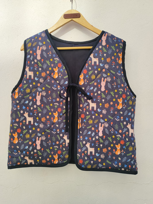 Χειροποίητο γιλέκο, καπιτονέ ζωάκια του δάσους - μαύρο , διπλής όψης.