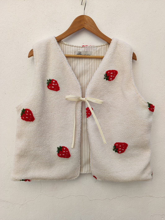 Χειροποίητο γιλέκο, εκρού με ζουμερές φράουλες (συνθετική γούνα)