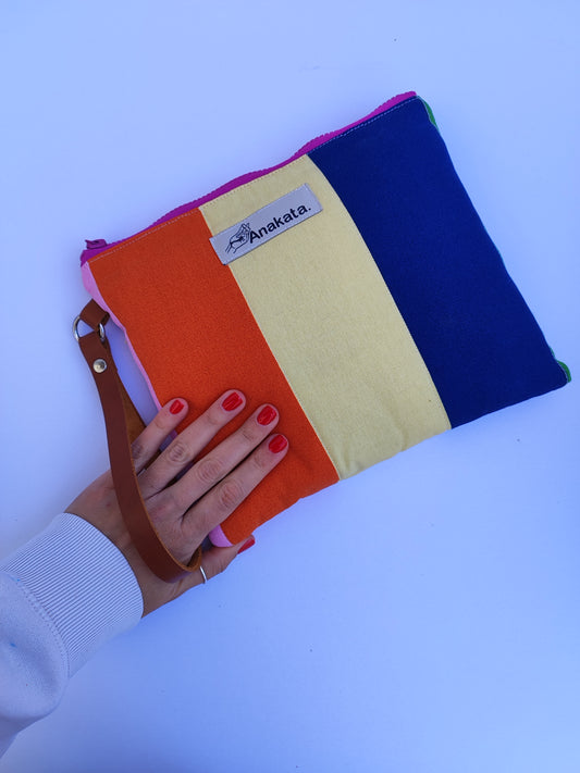 Καπιτονέ τσαντάκι με φερμουάρ ''φαρδιές ρίγες - πορτοκαλί, κίτρινο, μπλε''